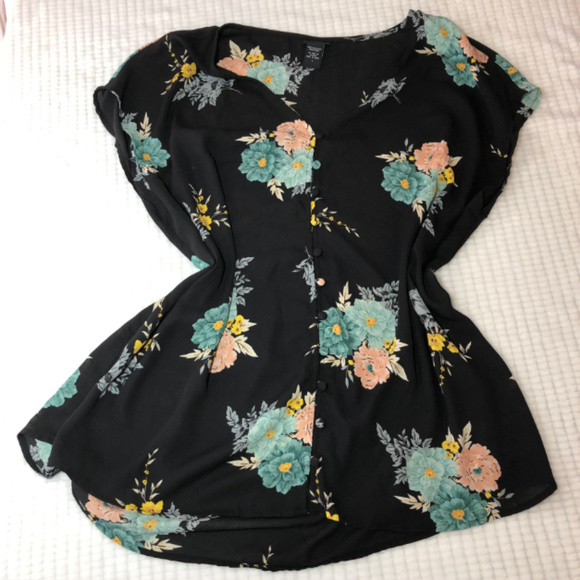 Torrid Floral Georgette Button Front Top Size 2 - Picture 3 of 6